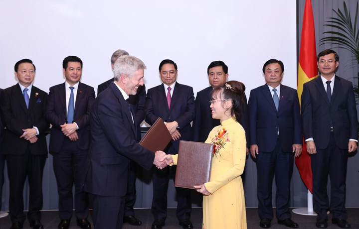 Ký kết, trao 26 thỏa thuận hợp tác giữa Việt Nam và Anh với giá trị hàng tỷ USD