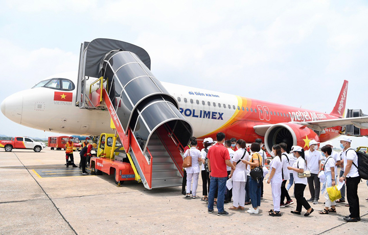 Vietjet hỗ trợ chuyến bay đưa nhân viên y tế vào TP HCM